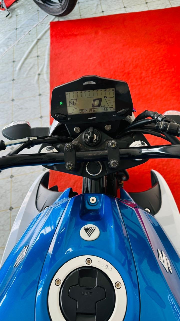 SUZUKI SUZUKI GIXXER FI DISC V4