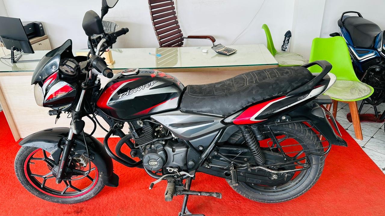 BAJAJ BAJAJ DISCOVER 125 CC (NEW METAR)